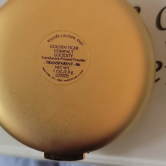 ESTEE LAUDER Gold Tiger Compact - Picture 2 of 4
